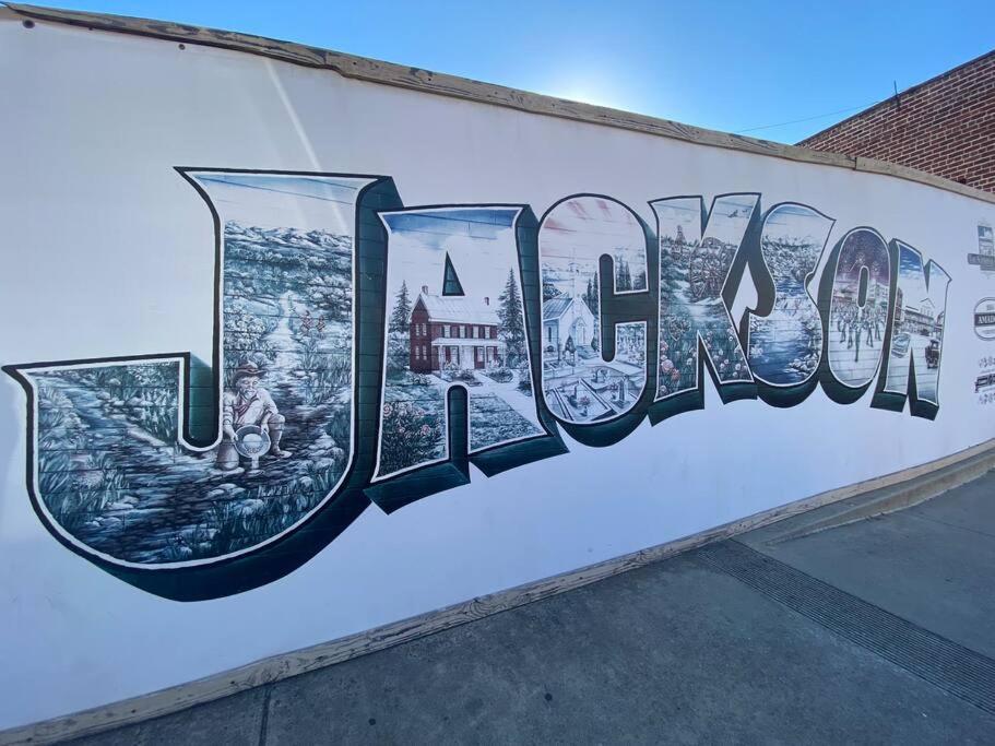 Spacious Downtown Jackson Retreat- Historic Hangout المظهر الخارجي الصورة