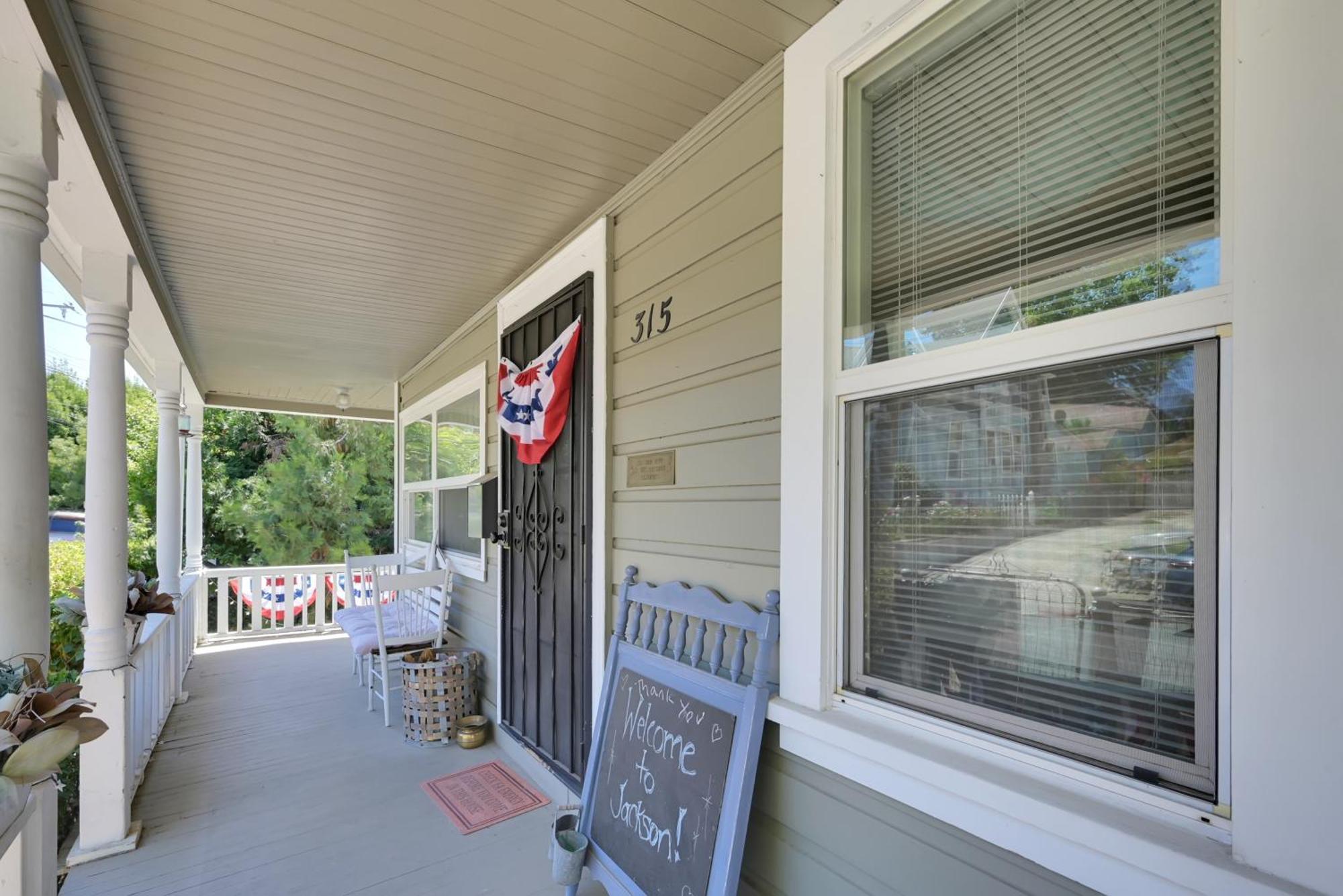 Spacious Downtown Jackson Retreat- Historic Hangout المظهر الخارجي الصورة