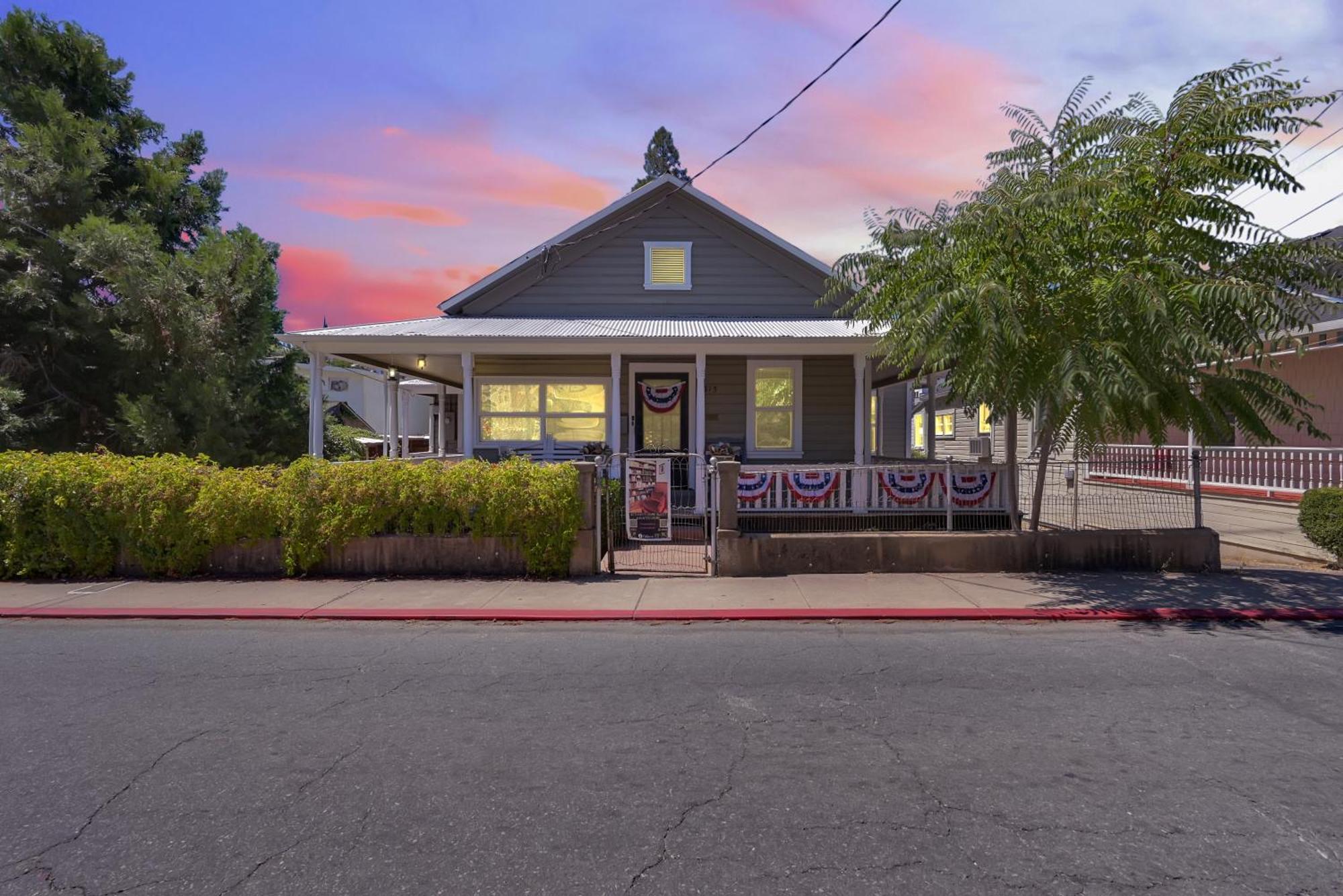 Spacious Downtown Jackson Retreat- Historic Hangout المظهر الخارجي الصورة